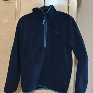 North Face fleece! Zipper pockets!